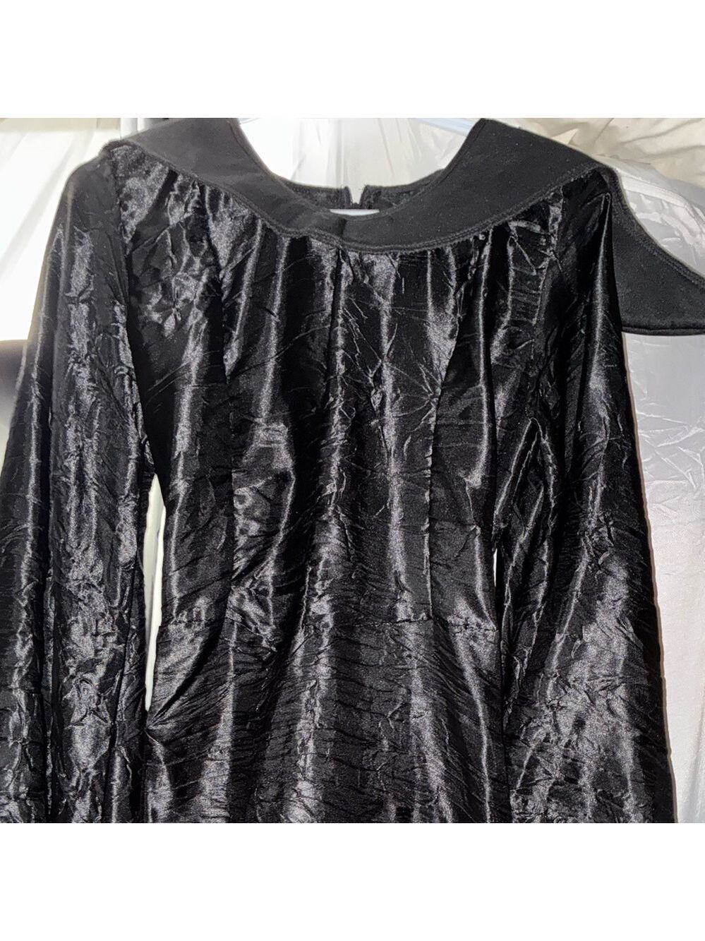 Women’s Black Velvet Long-Sleeve Dress - Elegant Evening Wear
